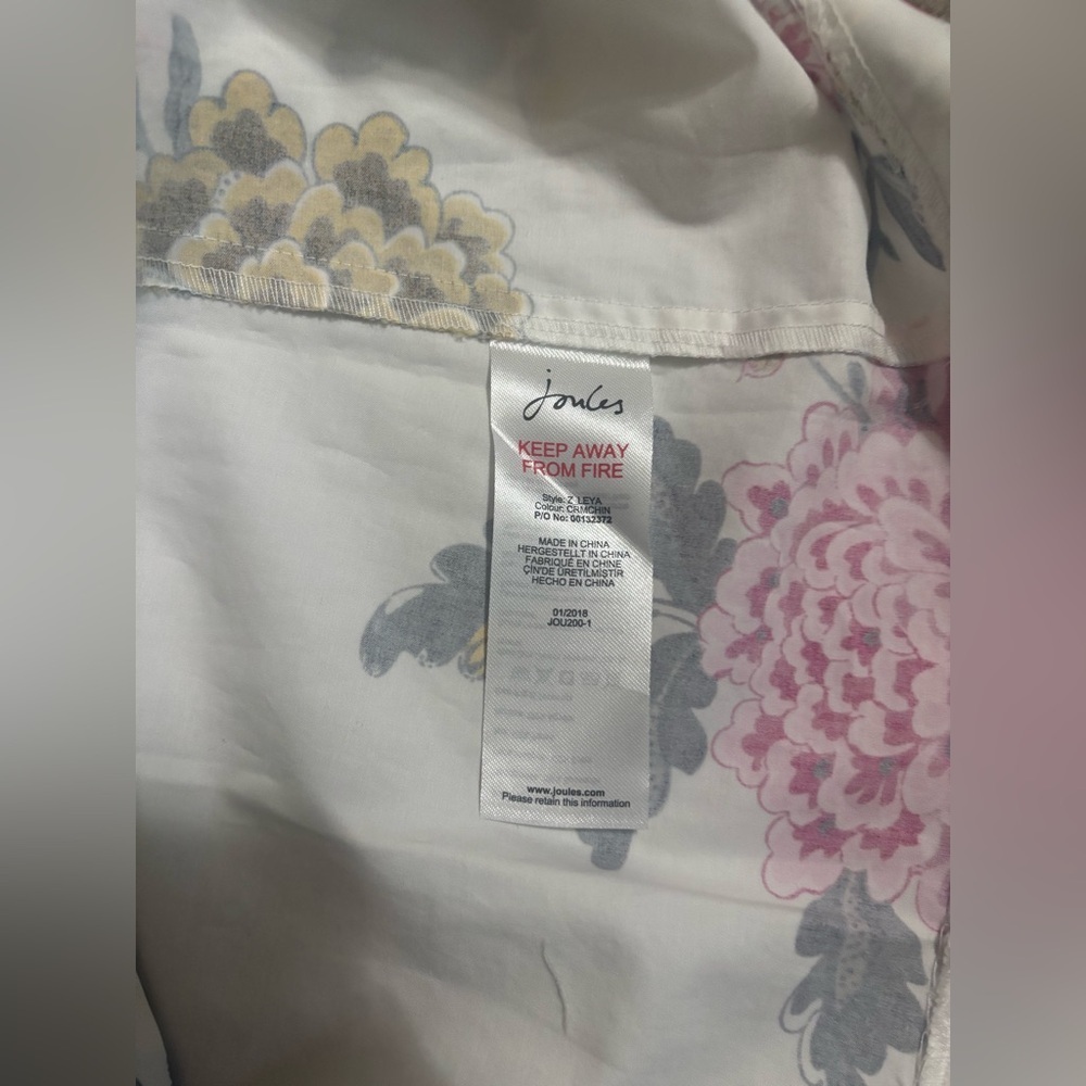 Joules Womens Short Sleeve V-Neck
Floral Print in Pink and White Size 4 NWT - Picture 3 of 9
